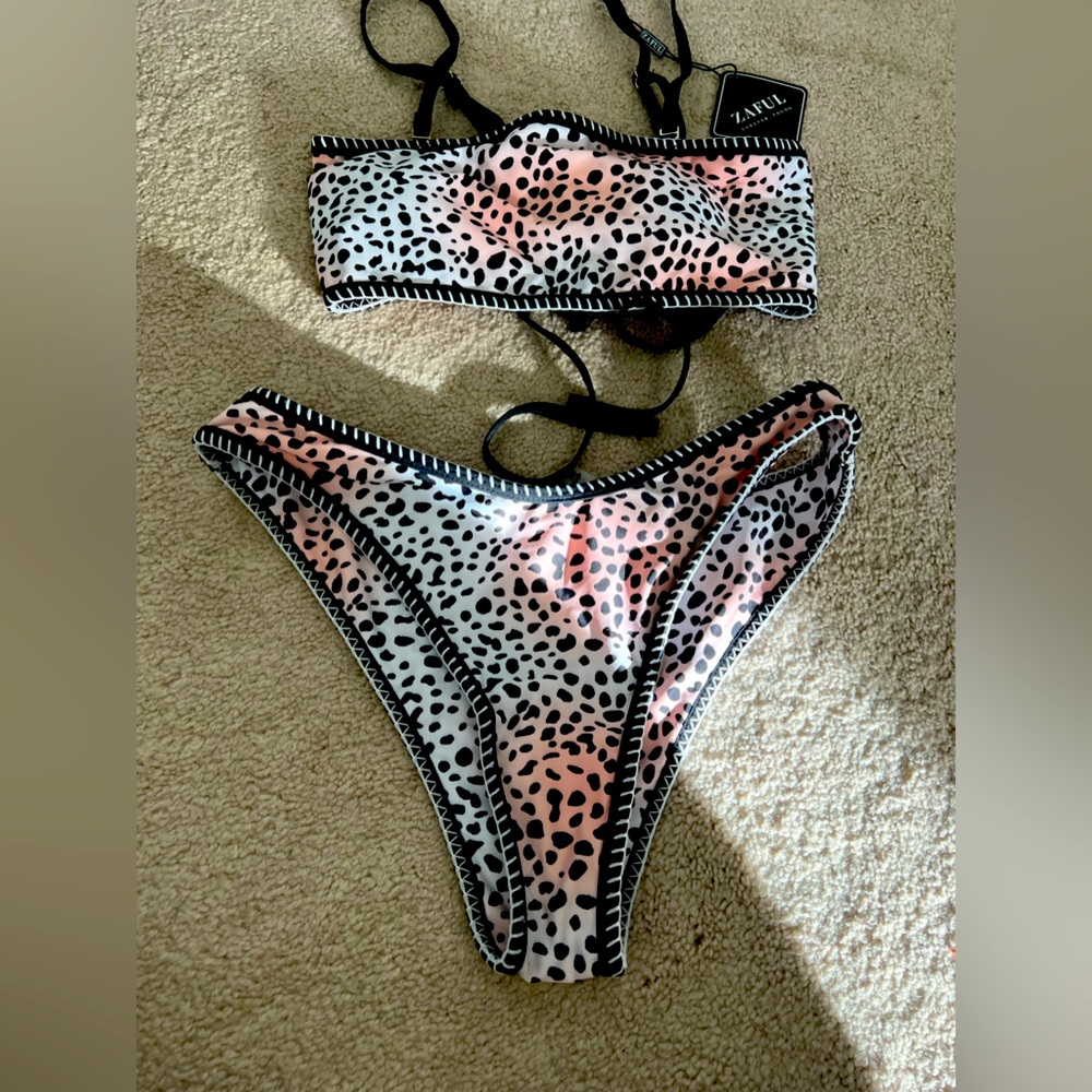 ZAFUL brand new bikini size small nwt